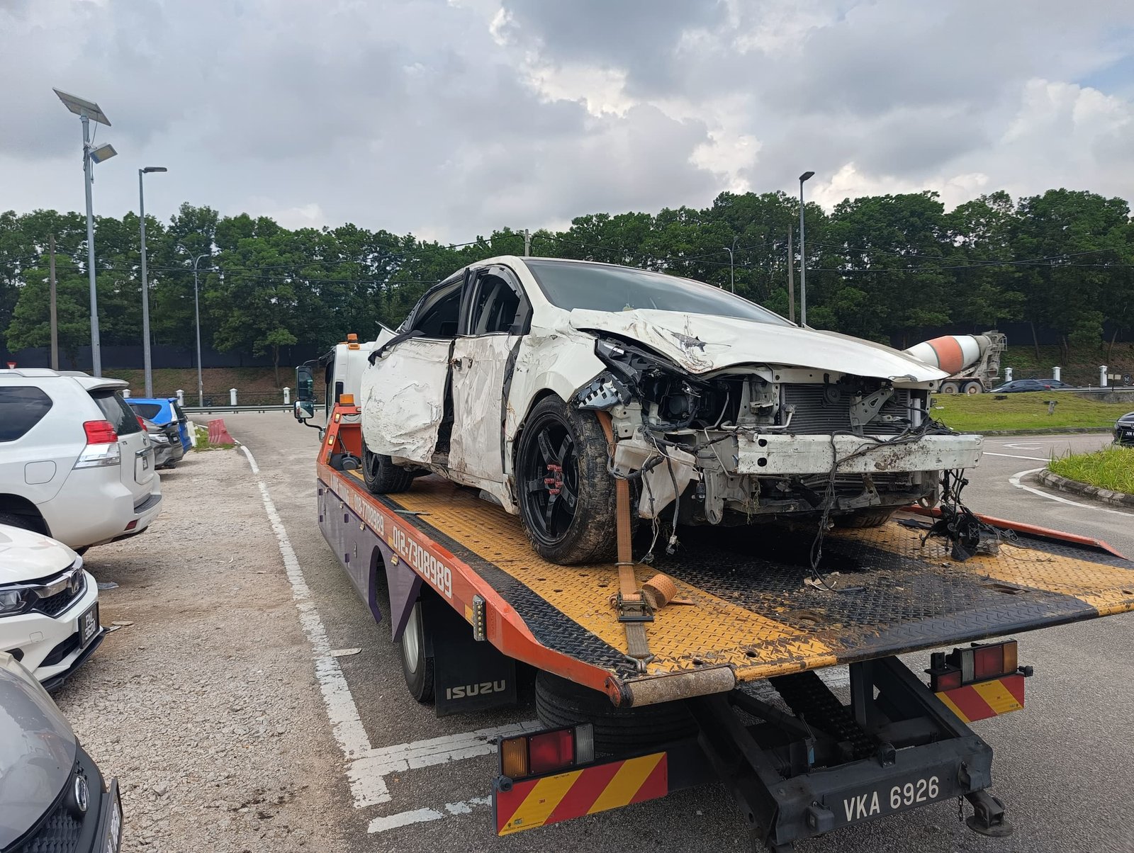Accident Car in road - broke car - konetowing